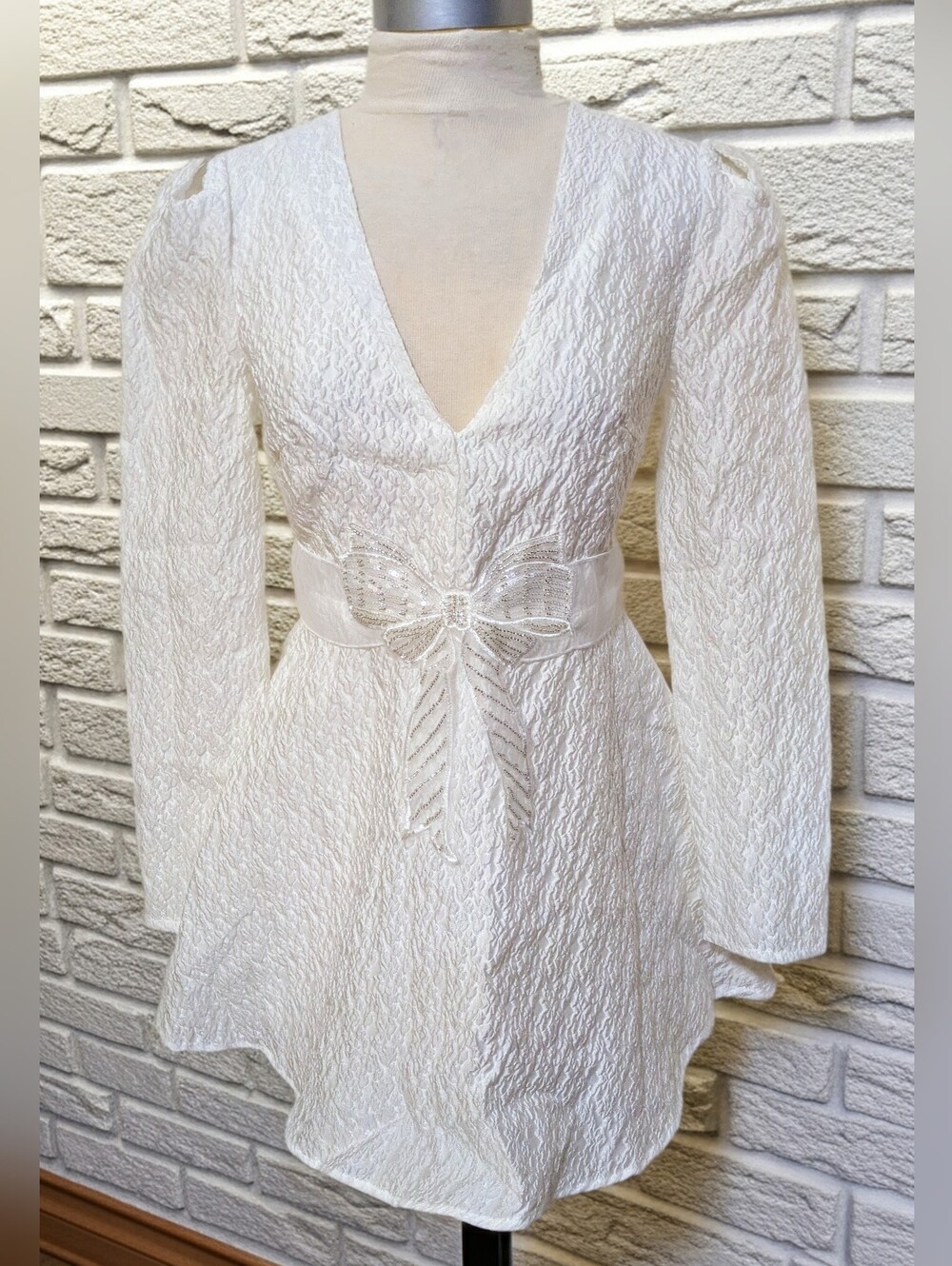 Sister Jane Textured White V-Neck Tunic with Bow Waist Size  XS - Picture 9 of 11